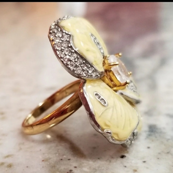 New no tag Juicy Couture yellow flower floral ring size 8 - Picture 3 of 7